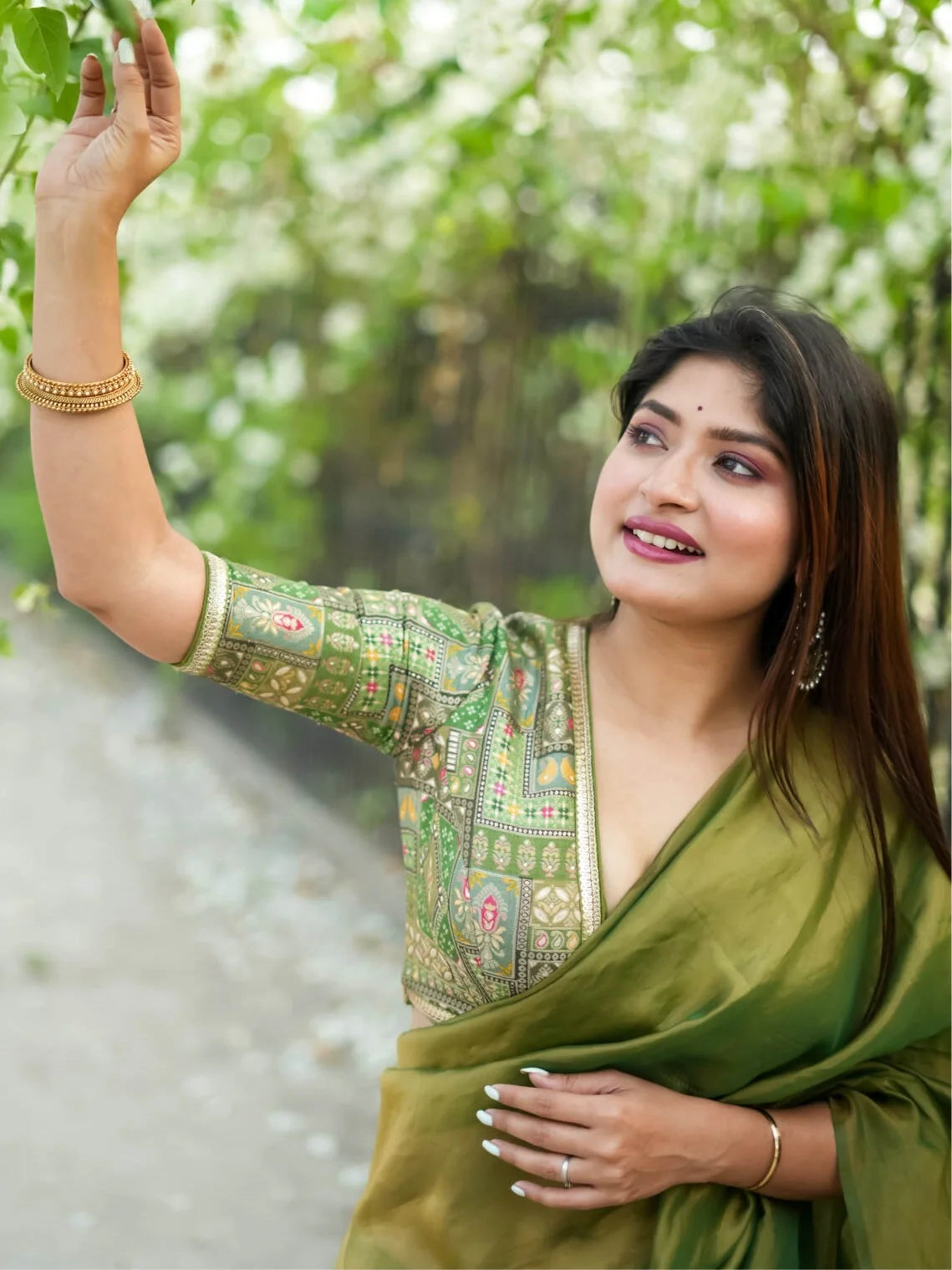 Green Banarasi Silk Deep Neck Half Sleeves Readymade Blouse