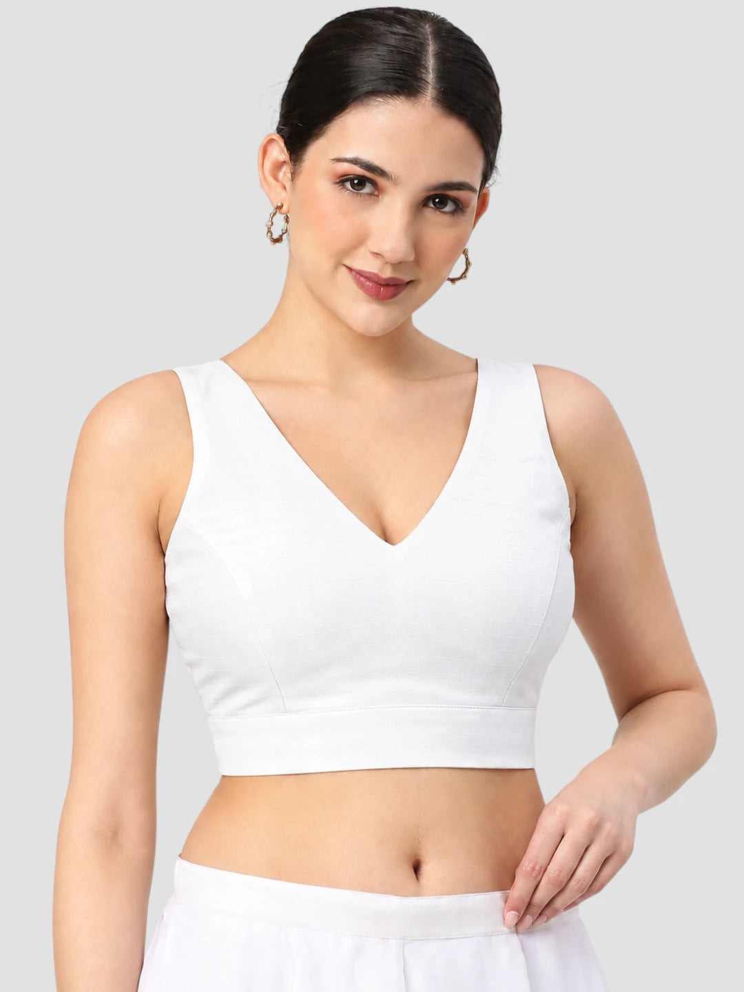 White Sleeveless V-Neck Solid Fitted Saree Crop Blouse