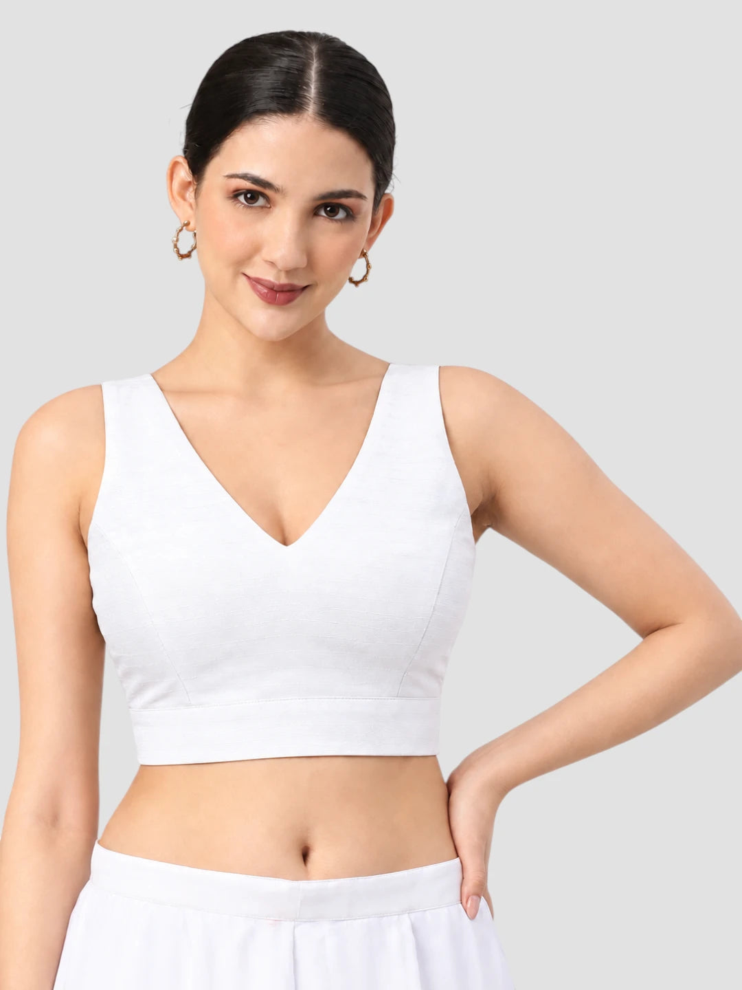 White Sleeveless V-Neck Solid Fitted Saree Crop Blouse