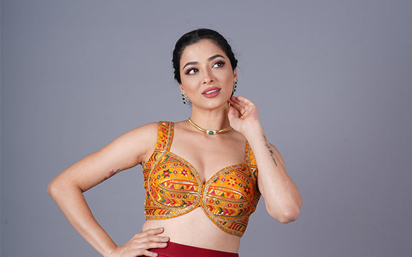 Tailored without a tailor: mastering the ready-made blouse.