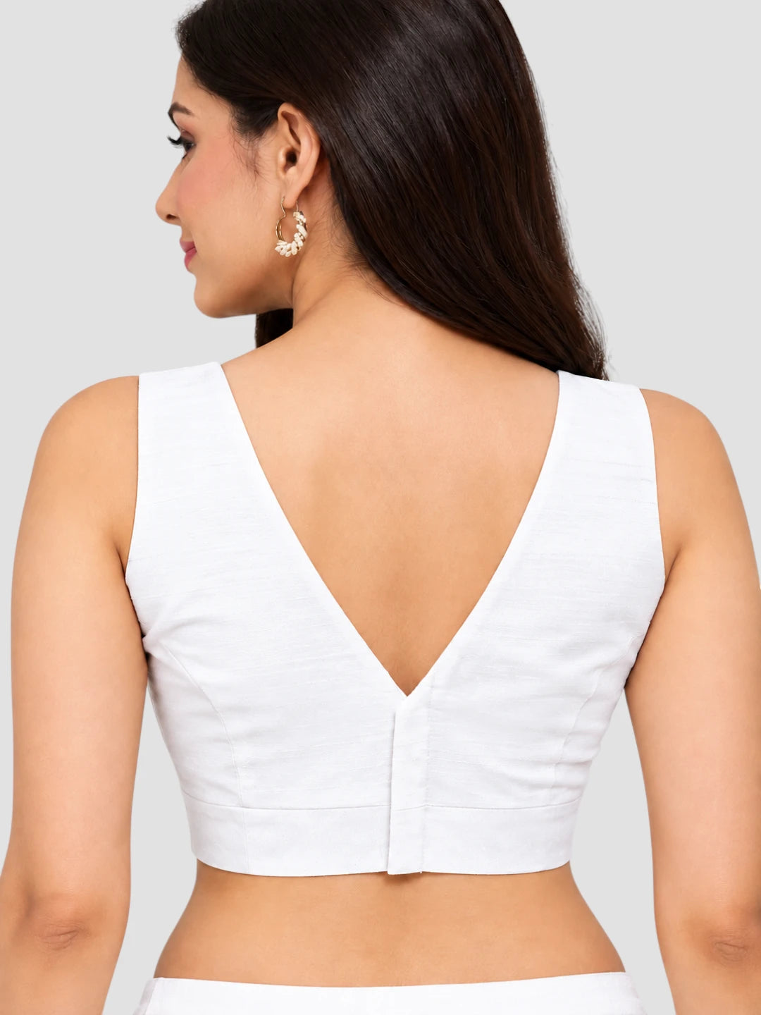 White Sleeveless V-Neck Solid Fitted Saree Crop Blouse